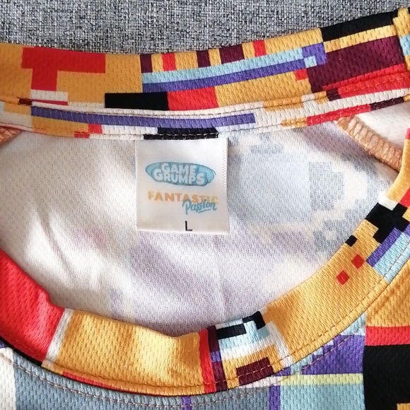 Pixelated T-shirt - Picture 2 of 3